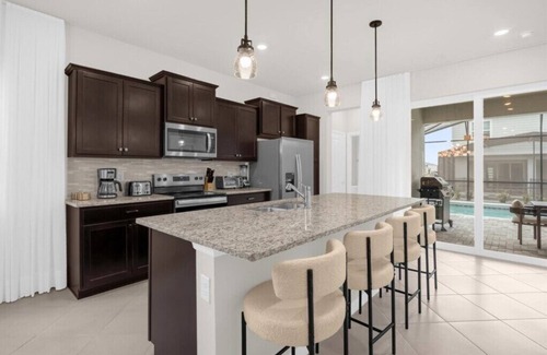 Four Corners House | 5 Bedrooms/5.5 Bathrooms/Windsor Cay (15948CC)