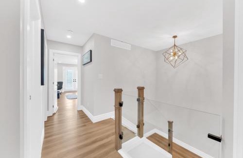 Windsor House | 5 Bedrooms Modern Oasis in Downtown Area