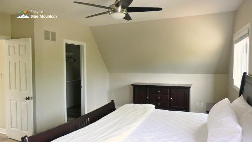 The Blue Mountains Ski Chalet | 5 Bedrooms, Mountain Views, Steps from Blue Mountain Village, Hot Tub, BBQ