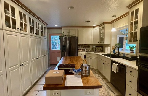 Blacksburg House | 5 bedrooms, sleeps 13, walking distance to VT, hot tub!