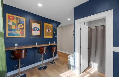 Glen Echo Apartment | 5 Bedrooms Sleeps 14 - Hot Tub - 1 min to Fairgrounds