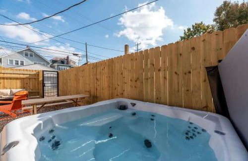 Glen Echo Apartment | 5 Bedrooms Sleeps 14 - Hot Tub - 1 min to Fairgrounds
