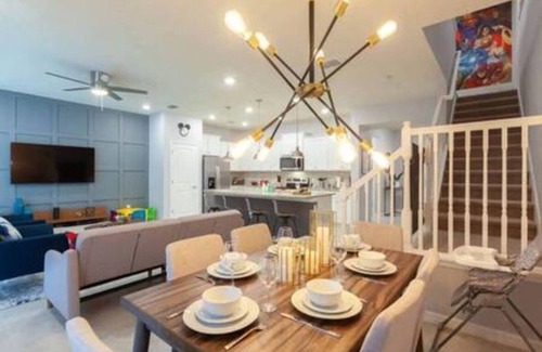 Davenport House | 5 Bedrooms with pool at Windsor Island