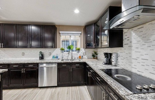 Paradise House | 5 beds/3 full bath home,swimming spa/hottub/outdoorkitchen/firepit.Closetostrip