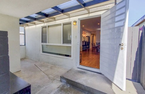 Lawndale House | 5 Beds - Family Friendly Home Near LAX, SoFi, Forum, Disneyland & SoCal Beaches