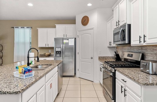 Loughman House | 5 Beds + Heated Pool at Solterra Resort