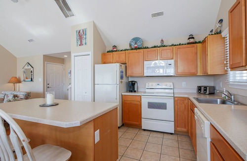 North End House | 5⭐️ “BEST TIME OF YEAR the AVAILABLE!” SEPT 27th to NOV 2nd! 1 BLOCK TO BEACH!