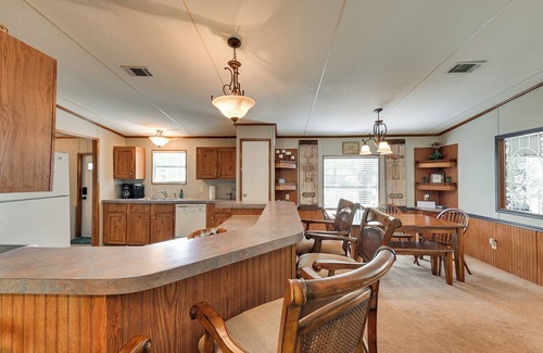 Kingston House | 5 Blocks to Beach Access: Sanders Island Getaway!
