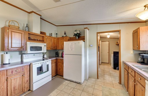 Kingston House | 5 Blocks to Beach Access: Sanders Island Getaway!