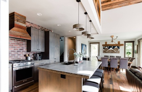 Ronald Cabin | 5 BR 4 BA home w/hot tub, game room, large deck & spectacular mountain views!