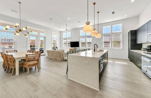 Fort Walton Beach House | 5 BR 4 BA + Private Pool + Pickleball Fun