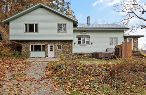 Honeoye House | 5 BR | Hot Tub | Valley View | Near Honeoye Lake