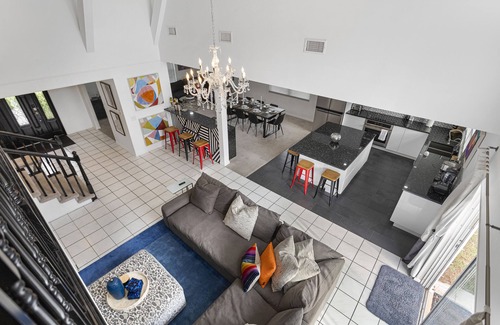 Bayhaven Villa | 5 BR Luxury Beach Villa: Heated Pool & Games Room, Modern Design