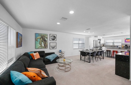 Bayhaven Villa | 5 BR Luxury Beach Villa: Heated Pool & Games Room, Modern Design