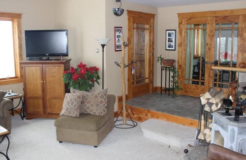 Game Creek House | 5 BR Mountain Home set in the woods near nat. forest - AUGUST 2023 SALE