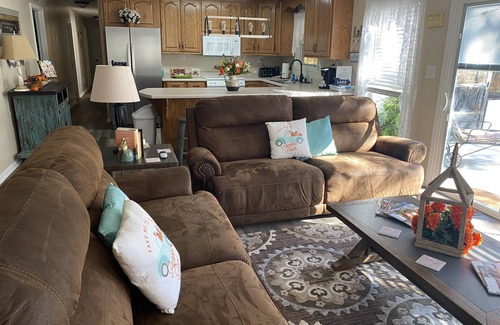Trimble House | 5 BR Retreat on Beautiful Smith Lake & Close to I-65
