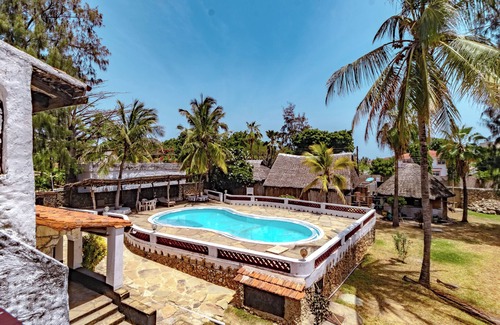 Bamburi Villa | 5 br villa All En-suite with swimming pool 2 mins to the beach in Nyali Mombasa