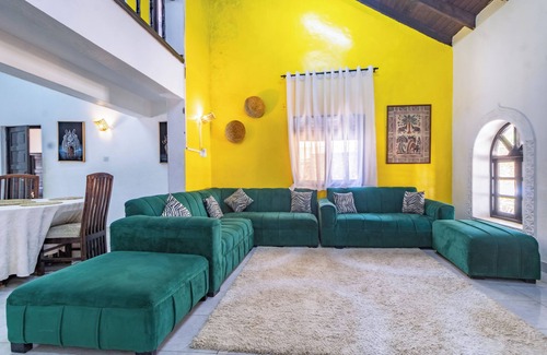 Bamburi Villa | 5 br villa All En-suite with swimming pool 2 mins to the beach in Nyali Mombasa