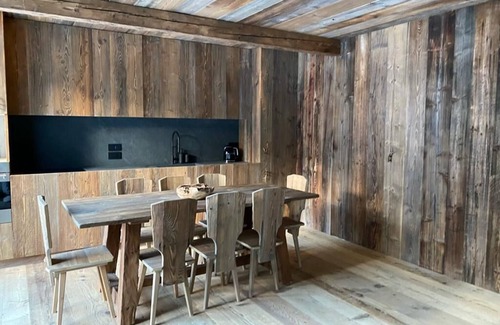 Cortina d'Ampezzo Historic Centre Apartment | 5* Central Cortina newly refurbished. 3’ from Freccia nel Cielo cable car.