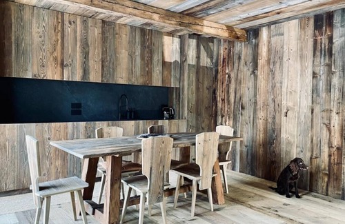 Cortina d'Ampezzo Historic Centre Apartment | 5* Central Cortina newly refurbished. 3’ from Freccia nel Cielo cable car.