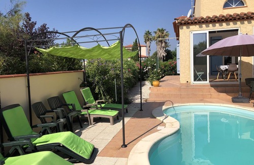 Saint-Laurent-de-la-Salanque Villa | 5'du Barcares, lovely air-conditioned villa with heated pool