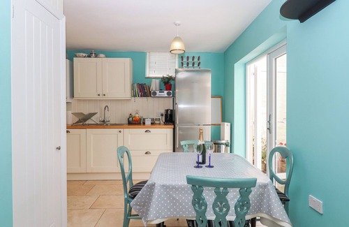 Topsham Cottage | 5 EXE STREET, pet friendly, character holiday cottage in Topsham