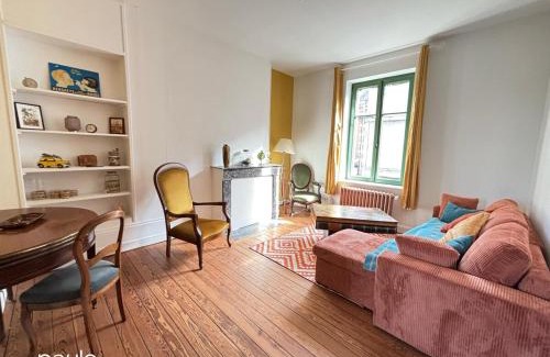Laon Apartment | 5 Flowers for Anne