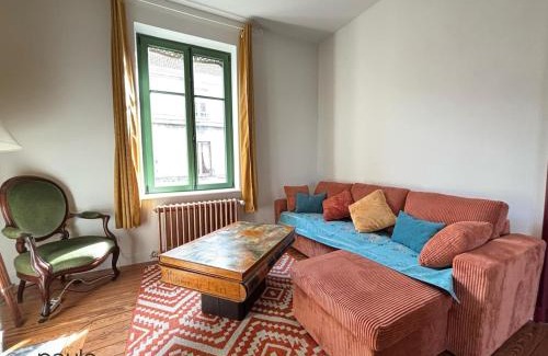 Laon Apartment | 5 Flowers for Anne