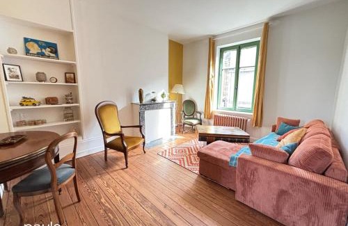 Laon Apartment | 5 Flowers for Anne