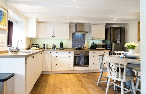 Tan-y-groes Cottage | 5 Glanrhaiadr, Llangrannog