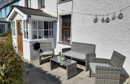 Tan-y-groes Cottage | 5 Glanrhaiadr, Llangrannog