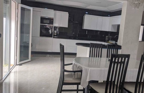 Marina Apartment | 5 Guests - 10min Beach - Free Parking - PetsOK