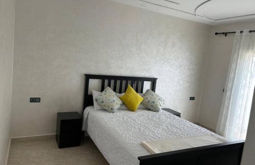 Marina Apartment | 5 Guests - 10min Beach - Free Parking - PetsOK