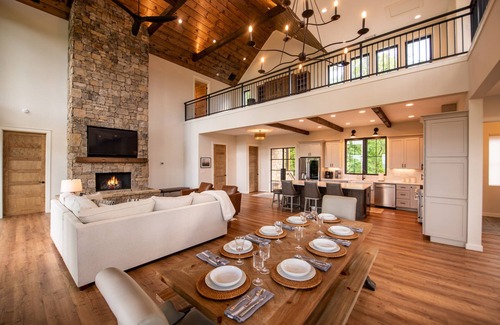 Blue Ridge House | 5 Hikes- Hot Tub, Amazing View, Aska Adventure Area