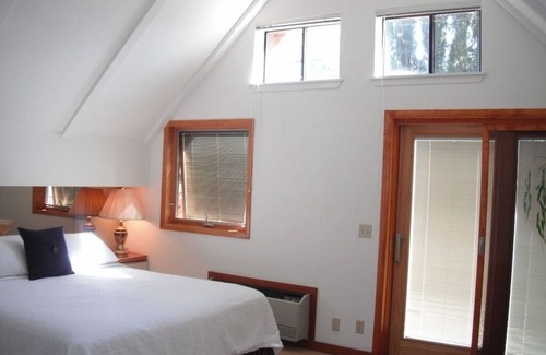 Tahoe Vista Hotel | #5 Hotel Room with peek view