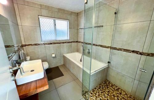 Ballito Apartment | 5 Kenwyn on Sea - Beachfront Family Unit