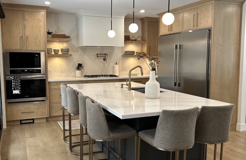 Grand Bend Cottage | 5* Lavish Home in Grand Bend where the Sunsets are Breathtaking