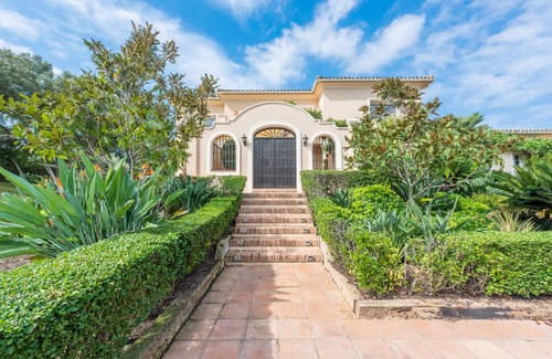 San Roque Villa | 5* luxury villa. San Roque Club. 2-tier pool. WiFi via fibre optic. Walk to golf