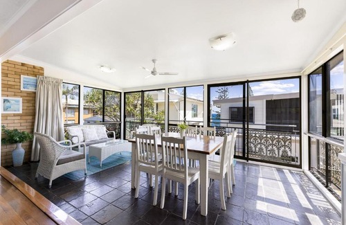 Kings Beach House | 5 Margaret St Kings Beach QLD
