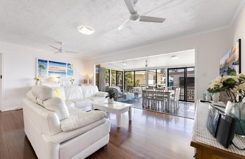 Kings Beach House | 5 Margaret St Kings Beach QLD