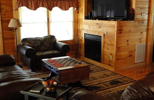Pigeon Forge Cabin | 5 master suite bedroom cabin w/all king beds, hot tub, game rm,and much more!