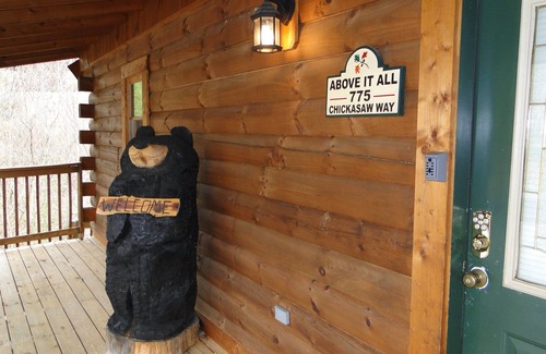 Pigeon Forge Cabin | 5 master suite bedroom cabin w/all king beds, hot tub, game rm,and much more!