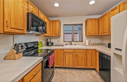 Incline Village Condo | 5 McCloud - Bright and Quaint Living