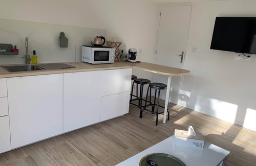 Merville-Franceville-Plage Apartment | 5 minutes from the beach, charming, quiet apartment with terrace.