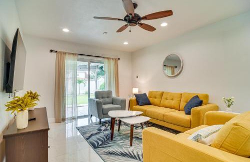 Bay Crest Park House | 5 Mi to Beach Tampa Retreat with Furnished Lanai!