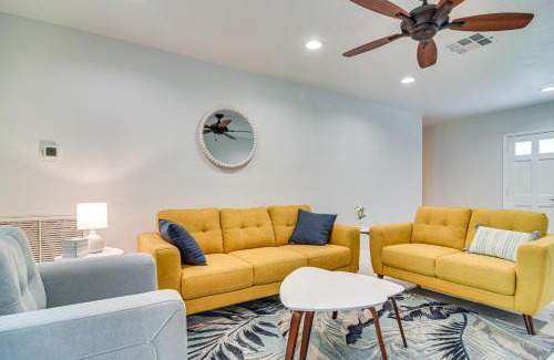 Bay Crest Park House | 5 Mi to Beach Tampa Retreat with Furnished Lanai!