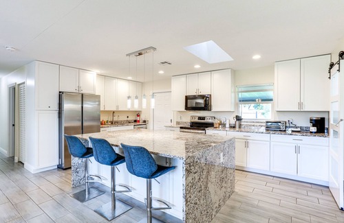 Boynton Beach Cottage | 5 Mi to Beaches: Hot Tub Haven in Lake Worth