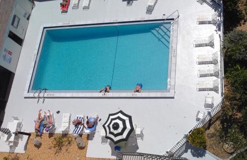 Iona Apartment | 5 mi to Beaches, private, end unit, relaxing, POOL!