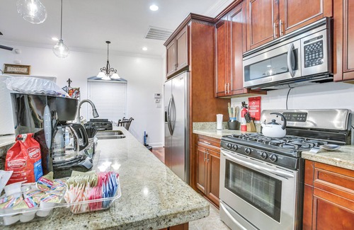 Gentilly Woods House | 5 Mi to Bourbon St: NOLA Home w/Fenced Yard!
