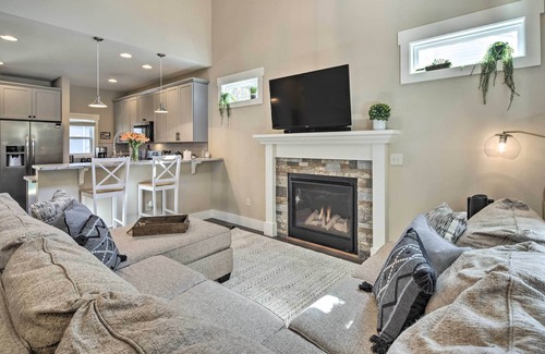 Oakley House | 5 Mi to Dtwn: Asheville Home w/Hot Tub
